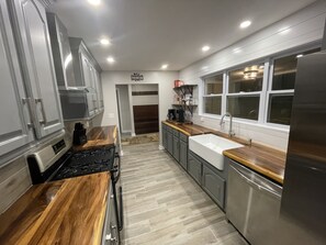 Fridge, microwave, oven, stovetop - The Oak at Windrock- cozy farmhouse on 2 acres (Oliver Springs)