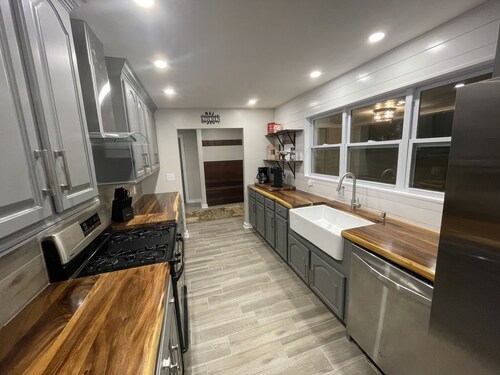 The Oak at Windrock- cozy farmhouse on 2 acres