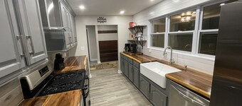 The Oak at Windrock- cozy farmhouse on 2 acres