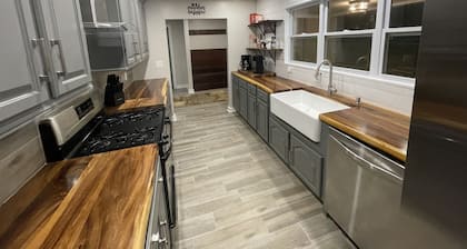 The Oak at Windrock- cozy farmhouse on 2 acres