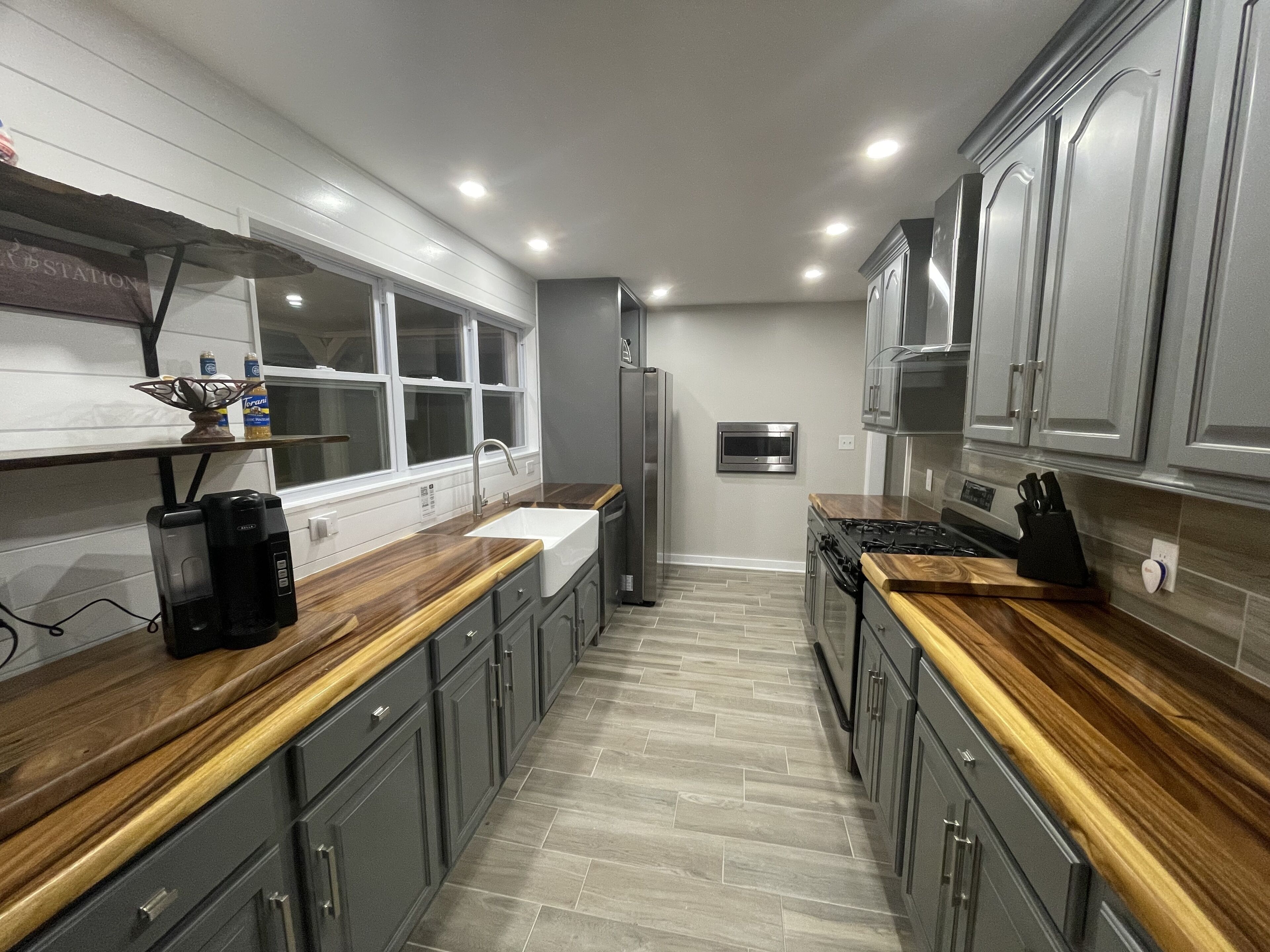 Frigorifero, microonde, forno, piano cottura