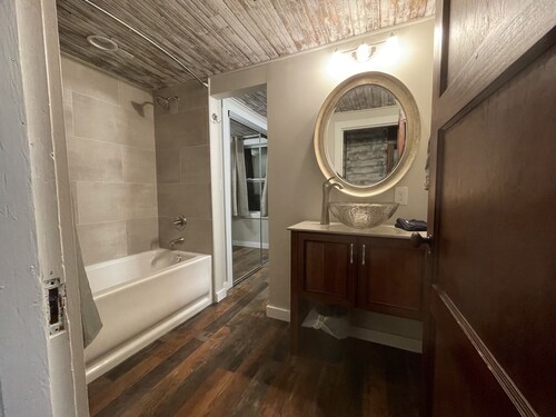 The Oak at Windrock- cozy farmhouse on 2 acres