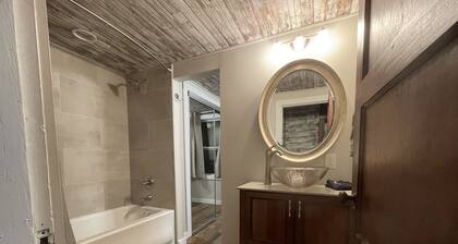 The Oak at Windrock- cozy farmhouse on 2 acres
