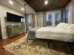 4 bedrooms, iron/ironing board, free WiFi, bed sheets