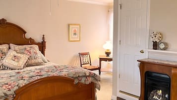 Habitación Deluxe doble, 1 cama de matrimonio grande | Ropa de cama de alta calidad y colchones con acolchado adicional