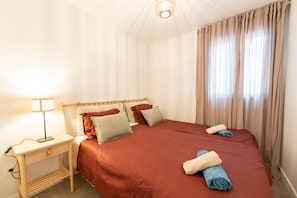 3 bedrooms, iron/ironing board, free WiFi, bed sheets