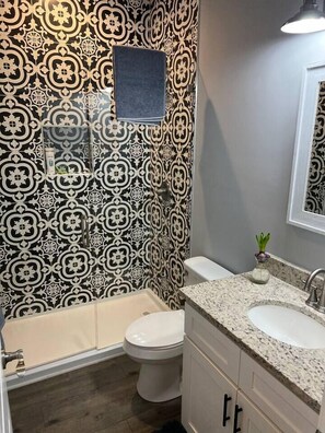 Combined shower/bathtub, towels - 3 bed 2 bath new construction home built in 2021 (Salisbury)
