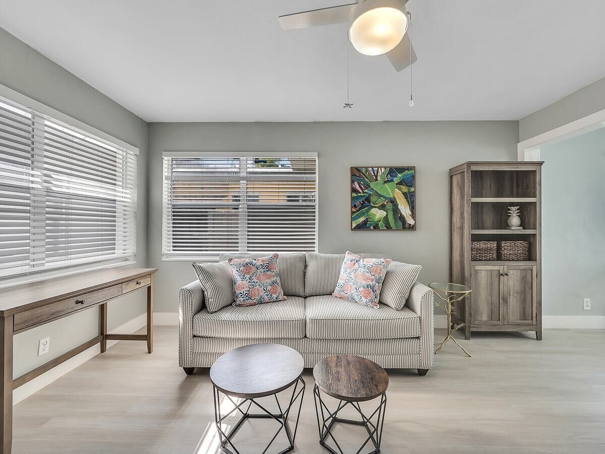 The Shell on Walnut | 1BR w/ Bath | Hollywood Beach | Free Parking