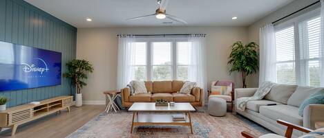 Televisor intel·ligent, llibres i estèreo