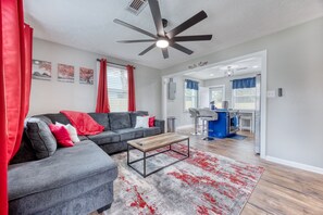 TV - Cozy Home with City Views (Columbus)