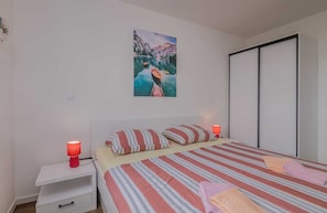 3 bedrooms, free WiFi, bed sheets - Apartment Martina 3 on the first floor (Malinska)