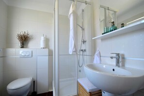 Shower, towels