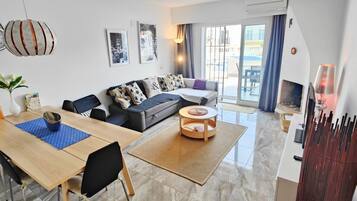 Télévision, cheminée