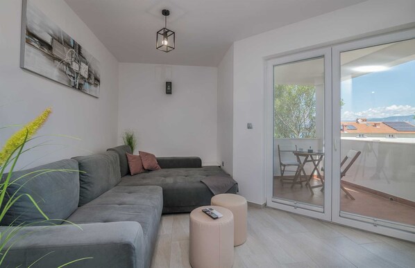 TV - Apartment Lana near the sea (Soline)