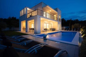 Piscine couverte, piscine chauffée