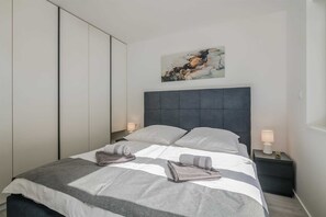 2 bedrooms, free WiFi, bed sheets - Apartment Manuela with private garden and hot whirlpool (Njivice)