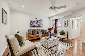 Een flatscreentelevisie