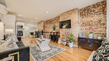 Una televisión de pantalla plana