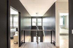 4 bedrooms, desk, WiFi, bed sheets - Camilla Haus - High End Luxury Modern Home (Atlanta)