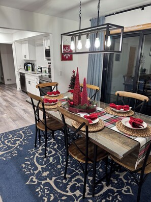 Dining - The Mid-Century Retreat (Lansing)