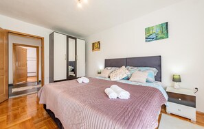 3 slaapkamers, reisbedje, gratis wifi, beddengoed