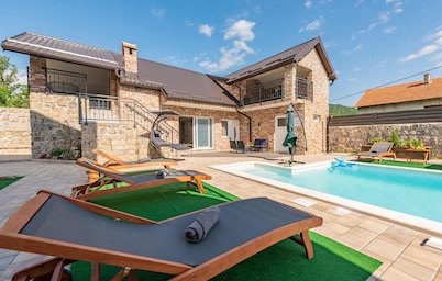 Amazing apartment in Gracac