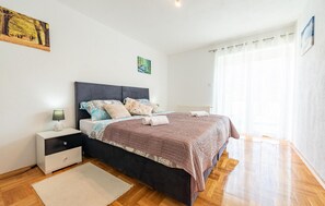 3 habitaciones, cuna de viaje, wifi gratis y ropa de cama 
