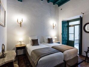 5 Schlafzimmer, Bügeleisen/Bügelbrett, Internetzugang, Bettwäsche