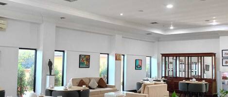 로비 좌석 공간