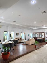 Sala de estar en el lobby