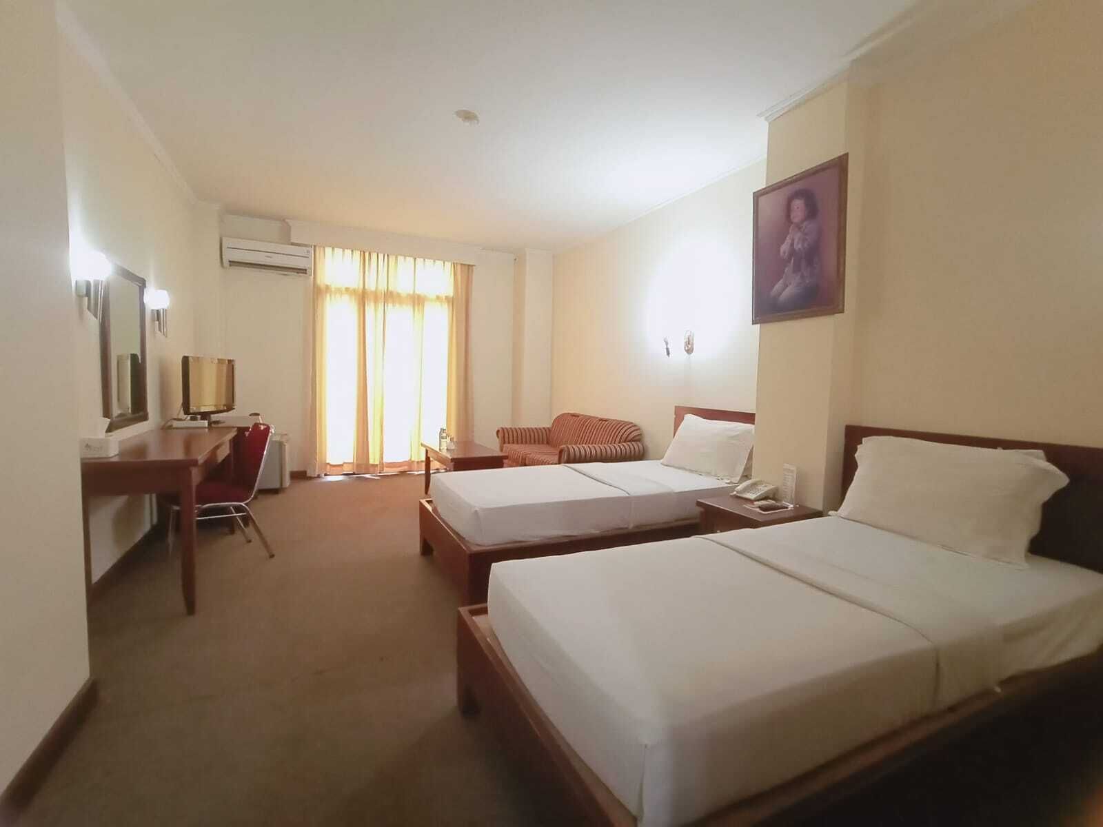 Executive Twin Room | Desk, free WiFi