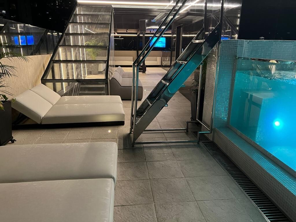 حمّام سباحة خارجي، حمّام سباحة مُدفَّأ