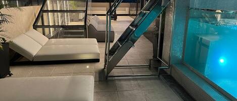 حمّام سباحة خارجي، حمّام سباحة مُدفَّأ