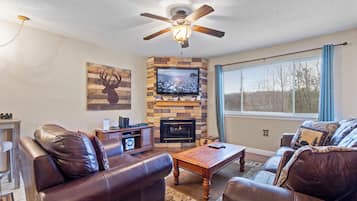 Condo (2 Bedrooms) | Front of property