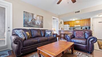 Condo (2 Bedrooms) | Property amenity