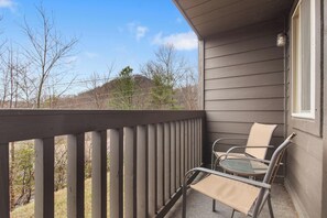 Condo (2 Bedrooms) | Property amenity