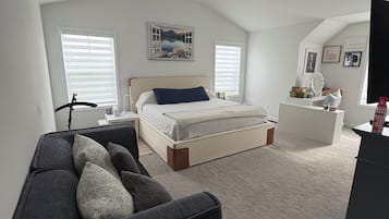 4 bedrooms, desk, iron/ironing board, WiFi
