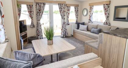 3 Bed New Lodge, Sleeps 4, Pets Welcome