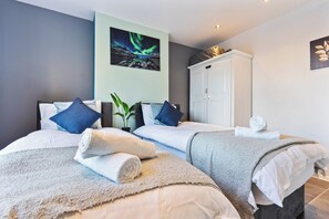 4 chambres, fer et planche à repasser, Wi-Fi, literie fournie