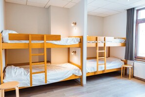 2 bedrooms, iron/ironing board, free WiFi