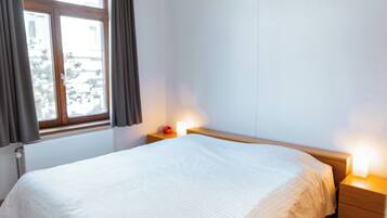 2 bedrooms, iron/ironing board, free WiFi