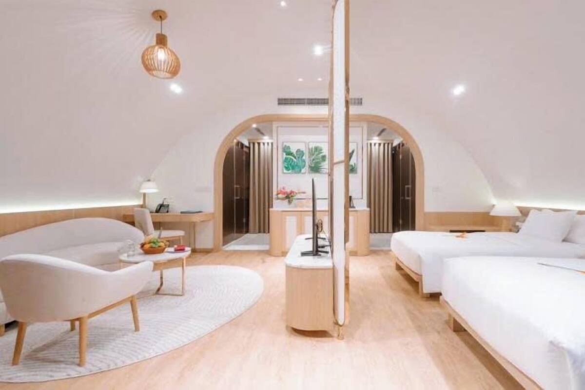 Deluxe Double Room Single Use, 2 Twin Beds | Premium bedding, down comforters, minibar, in-room safe