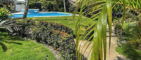 حمّام سباحة خارجي