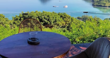 Paradise Garage Komodo Villa