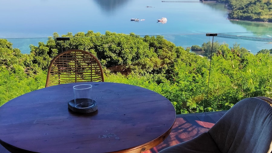 Paradise Garage Komodo Villa