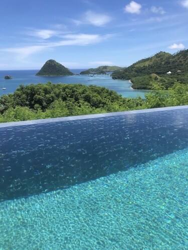 Paradise Garage Komodo Villa 