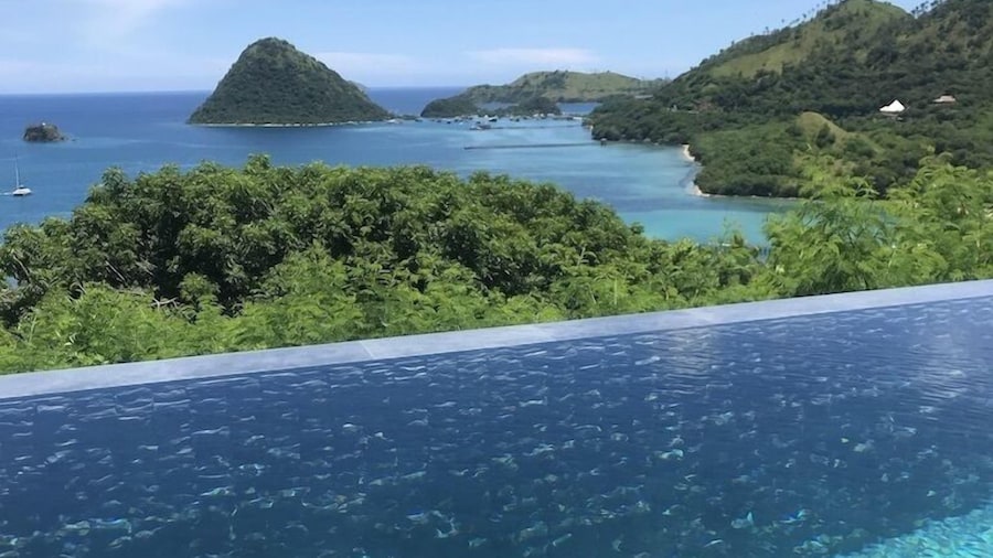 Paradise Garage Komodo Villa