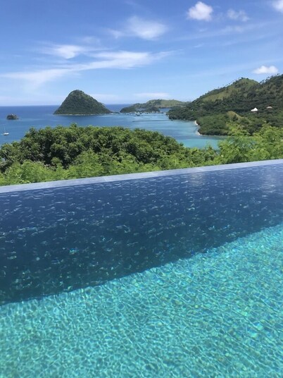 Paradise Garage Komodo Villa 