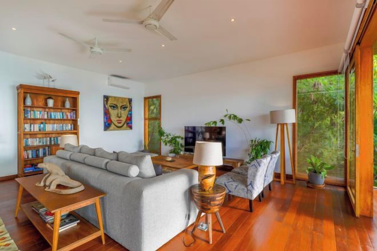 Living area | Flat-screen TV, DVD player