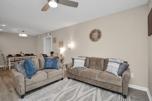 Smart TV, fireplace